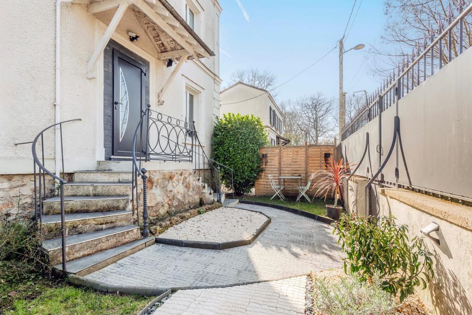 Neighbourhood, Garden, Garden view, Parking
