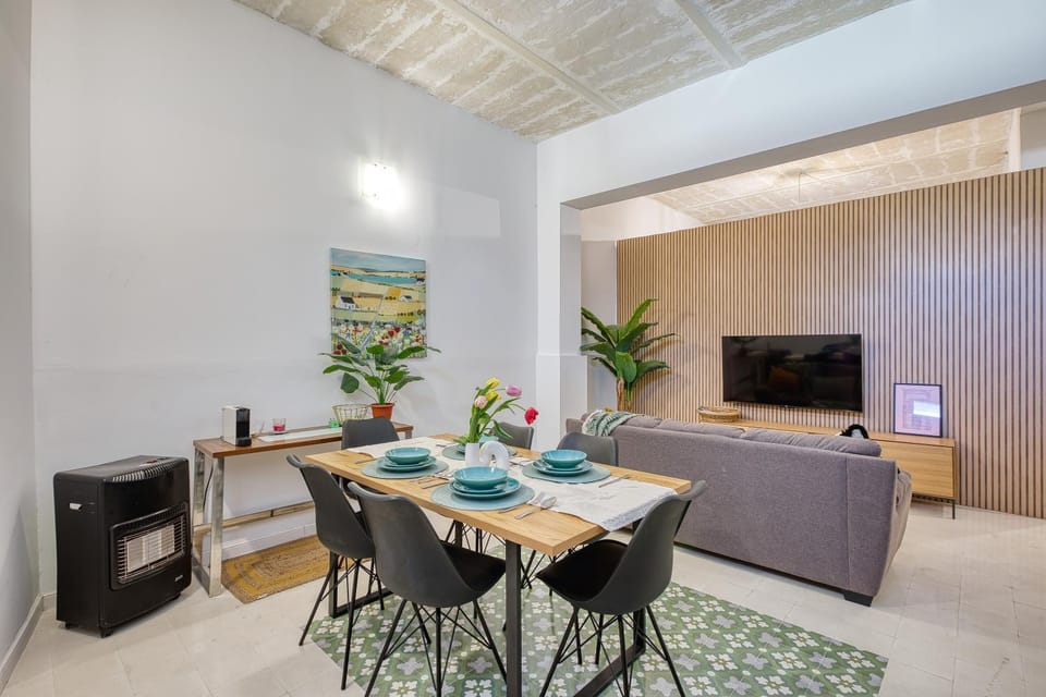 TV and multimedia, Living room, Seating area, Dining area