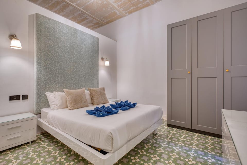 Bed, Photo of the whole room, Bedroom, towels, wardrobe