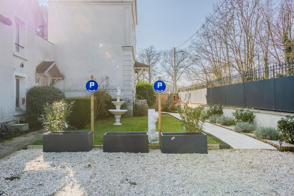 Garden, Garden, Parking