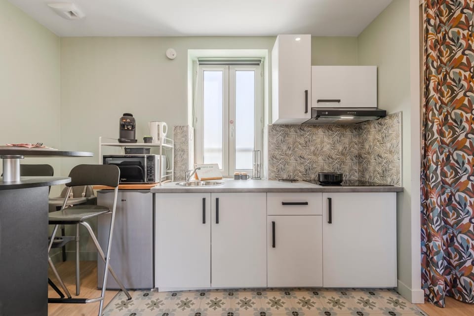 Coffee/tea facilities, kitchen
