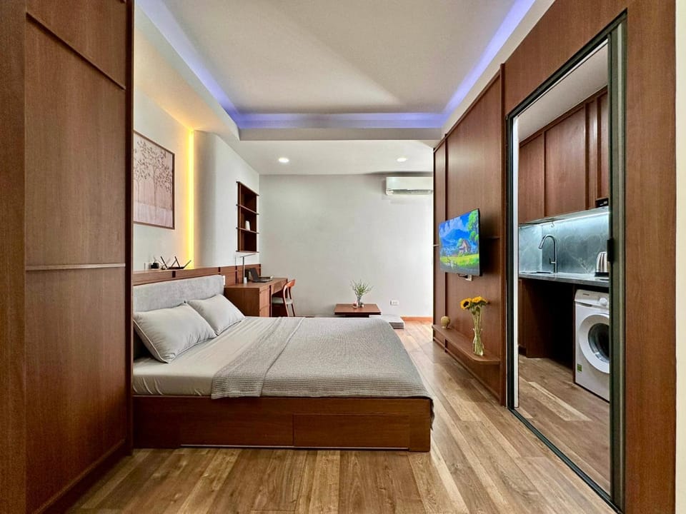 Bed, TV and multimedia, Kitchen or kitchenette, Seating area, Bedroom, wardrobe, air conditioner
