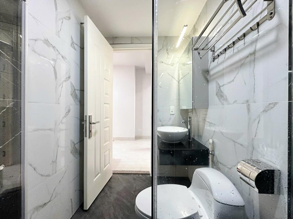 Shower, Toilet, bidet, towels