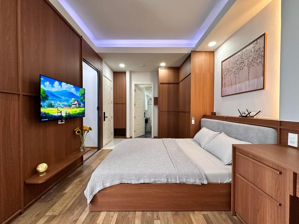 Bed, TV and multimedia, Bedroom, towels