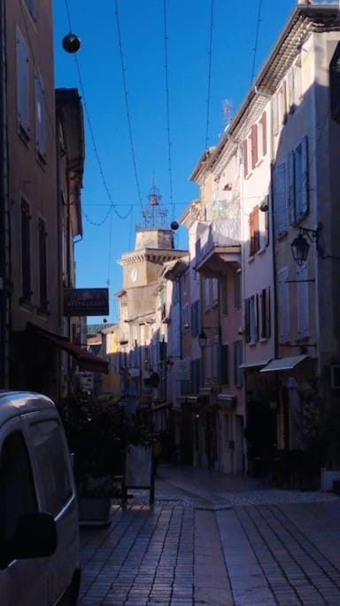 Neighbourhood, City view, Location