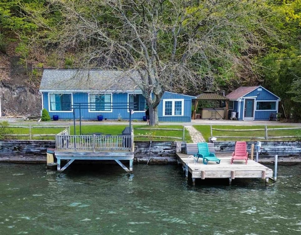 Sunset Retreat House in Cayuga Lake