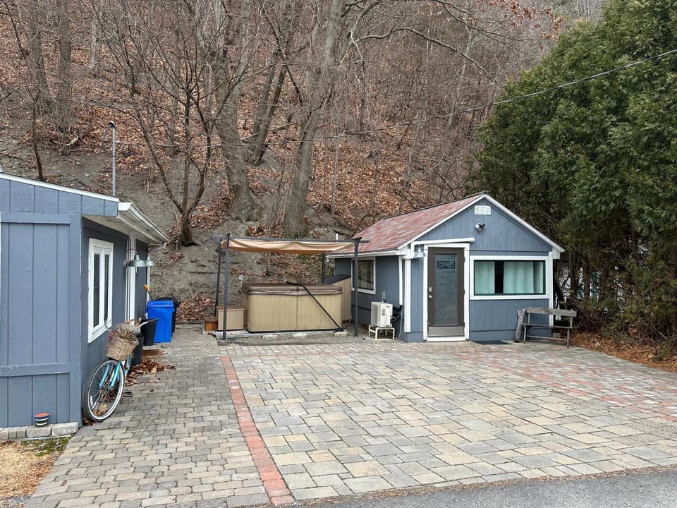 Property building, Hot Tub