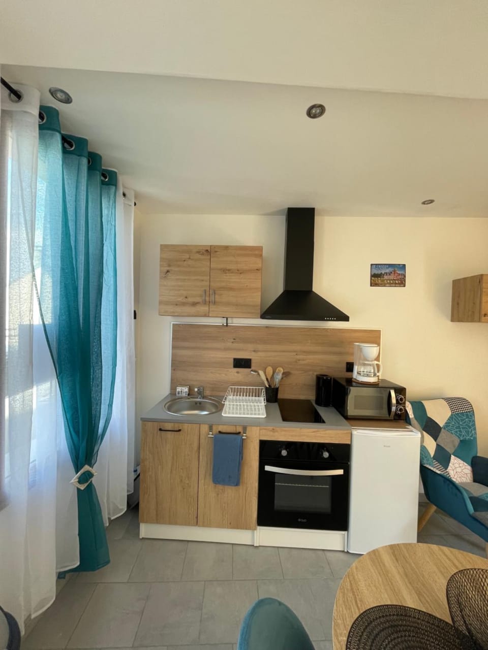 Kitchen or kitchenette, Living room, Dining area, stove