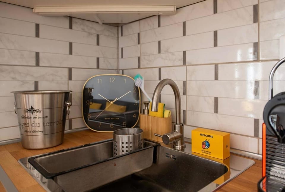 Coffee/tea facilities, Kitchen or kitchenette