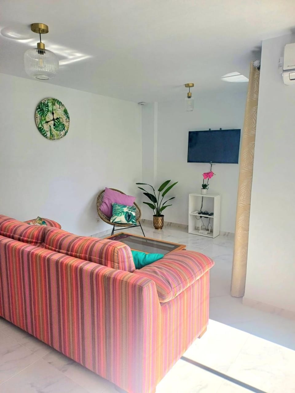 Living room, Seating area, air conditioner