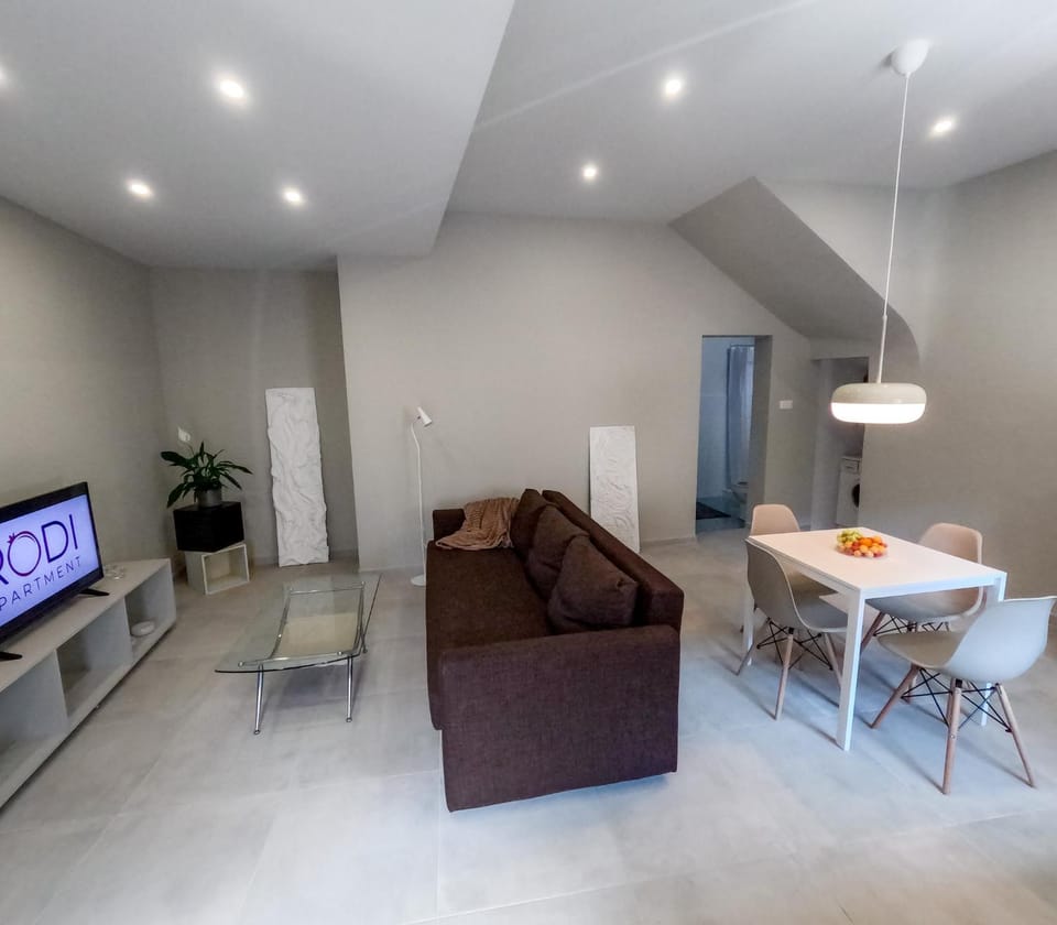 TV and multimedia, Living room, Seating area, Dining area