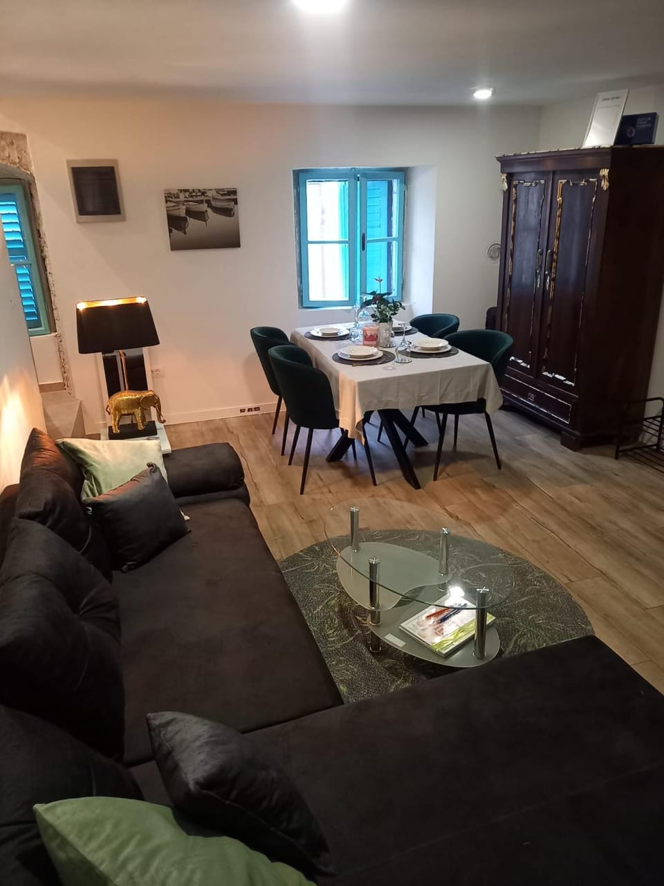 Living room, Dining area
