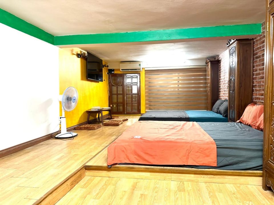 Communal lounge/ TV room, Bed, TV and multimedia, Living room, Photo of the whole room, Bedroom