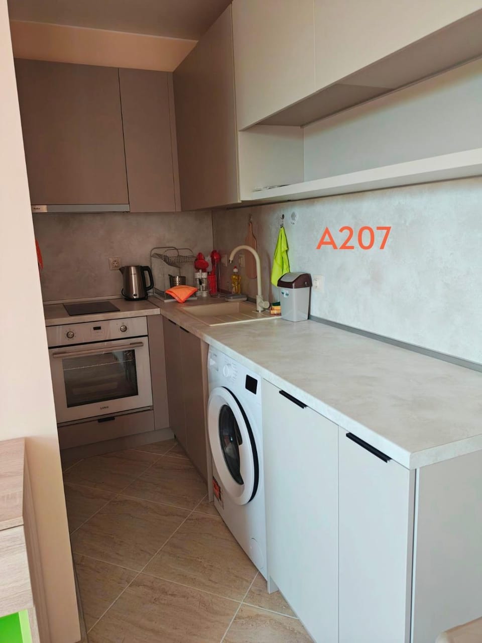 Coffee/tea facilities, Kitchen or kitchenette, dishwasher, oven, stove, washing machine