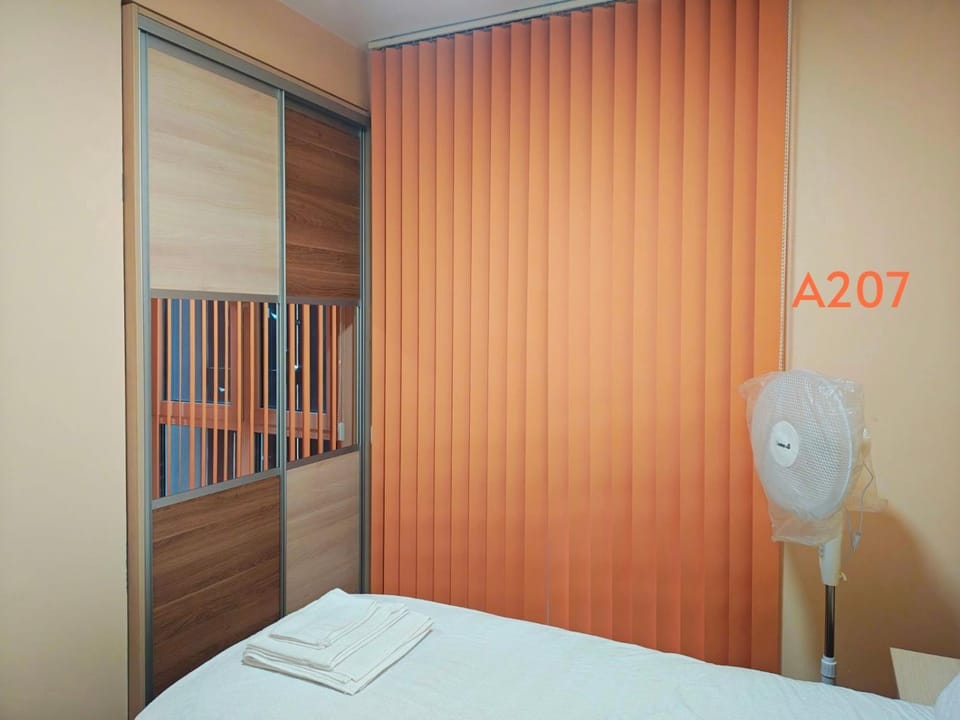 Photo of the whole room, Bedroom, wardrobe