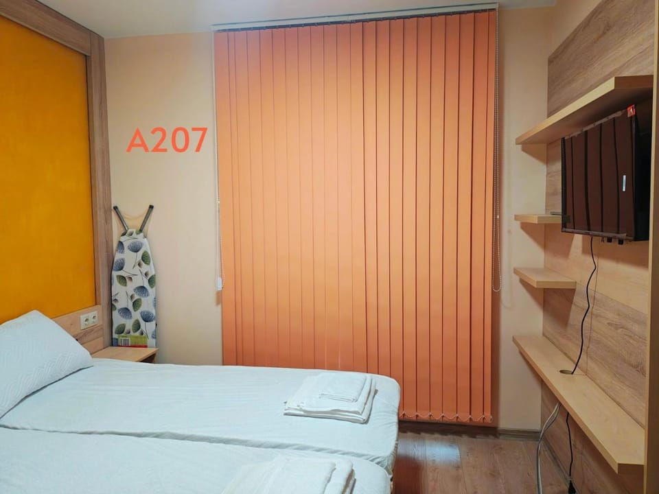 TV and multimedia, Photo of the whole room, Bedroom