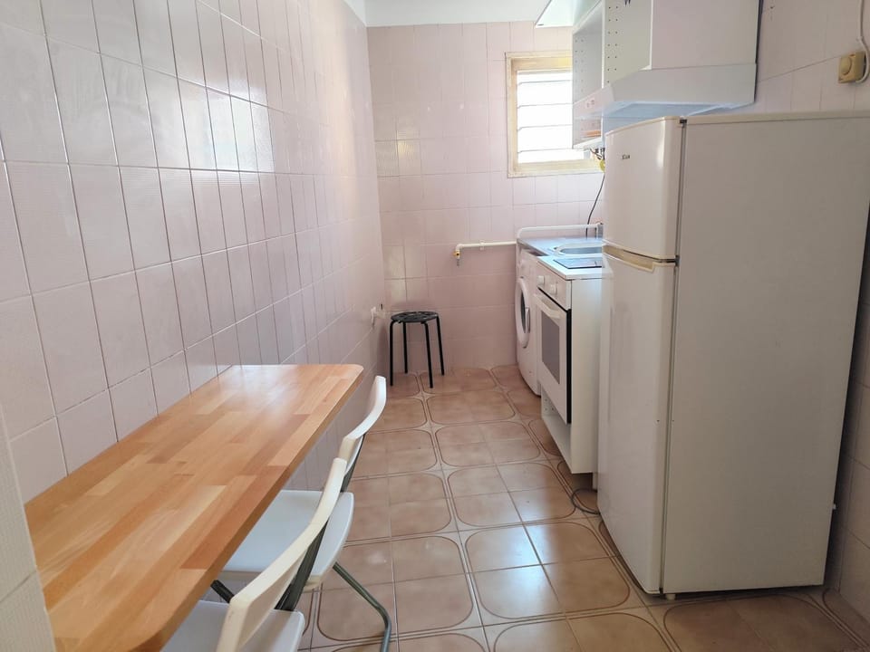 Kitchen or kitchenette, Dining area, stove