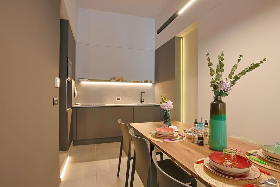 Kitchen or kitchenette, Food and drinks, Dining area