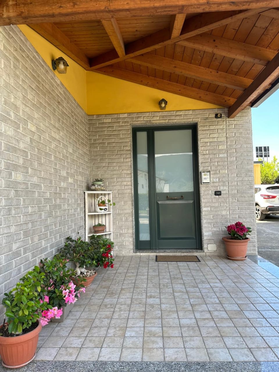 Facade/entrance