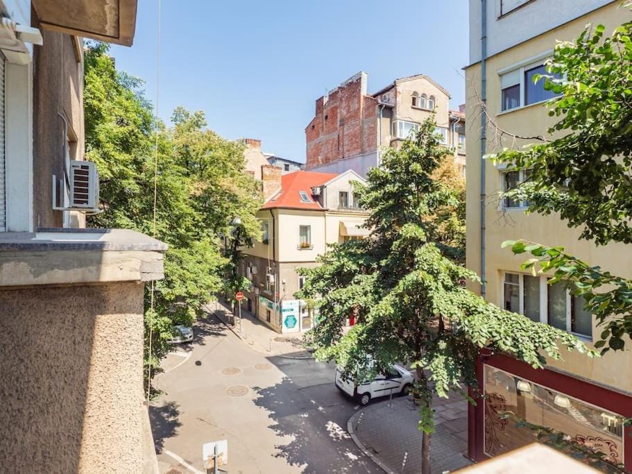 Neighbourhood, Balcony/Terrace, City view, Street view, Location