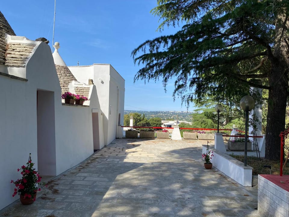 Property building, Natural landscape, Balcony/Terrace