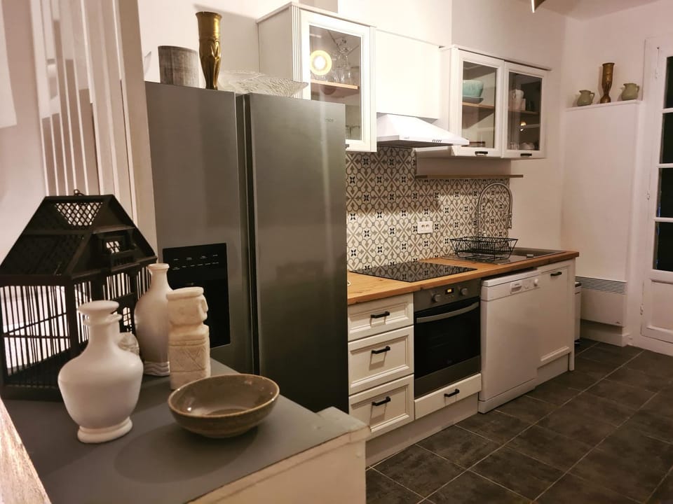 Kitchen or kitchenette, Breakfast, dishwasher, oven