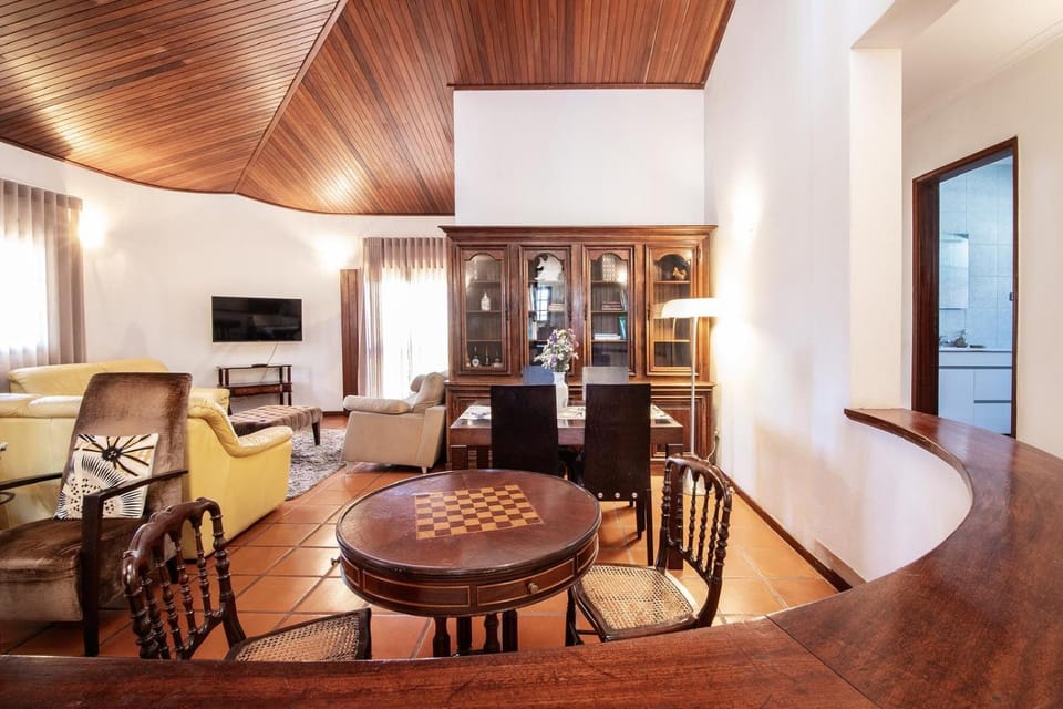 Communal lounge/ TV room, TV and multimedia, Living room, Dining area