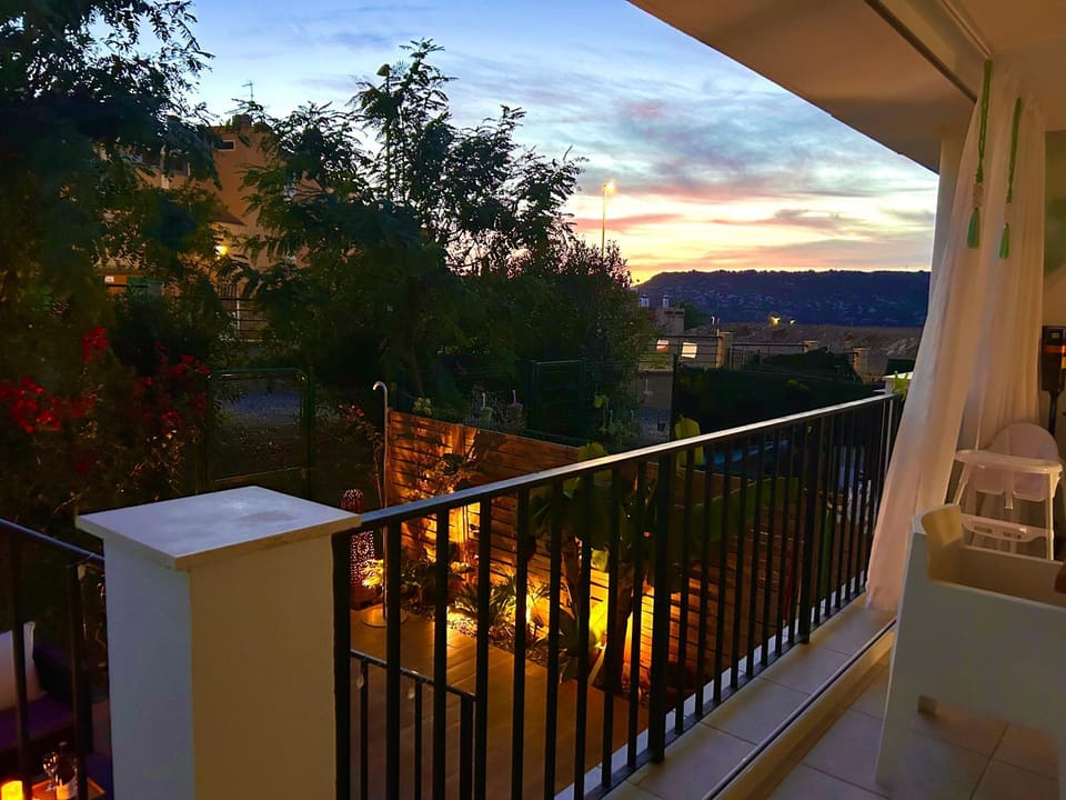 Balcony/Terrace, Mountain view