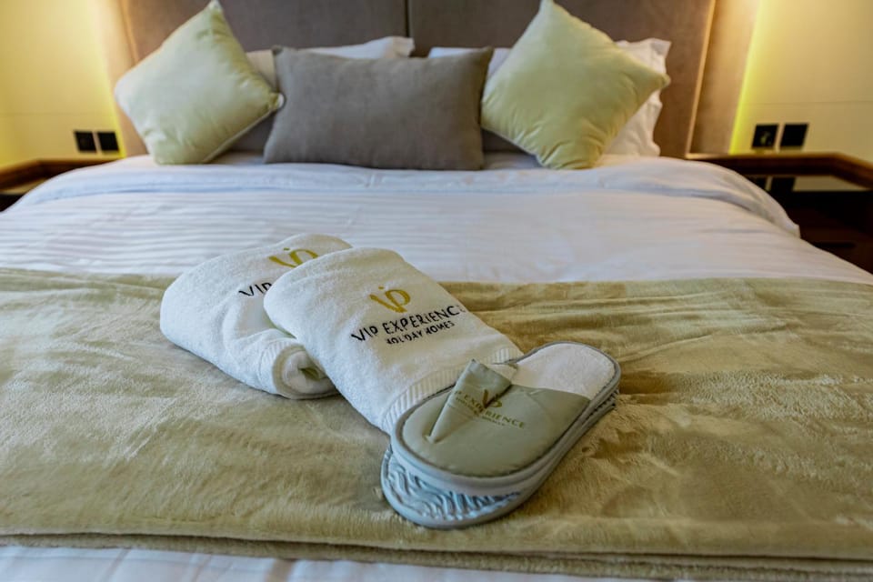 Bedroom, towels