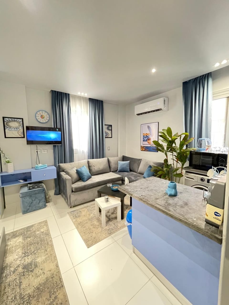 TV and multimedia, Photo of the whole room, Seating area, air conditioner