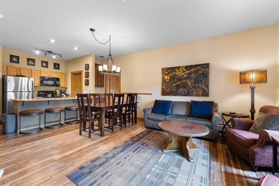 Kitchen or kitchenette, Living room, Seating area, Dining area, furniture