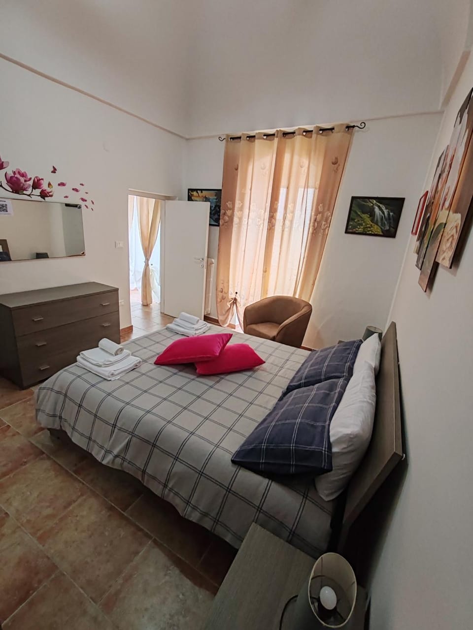 Bed, Photo of the whole room, Bedroom