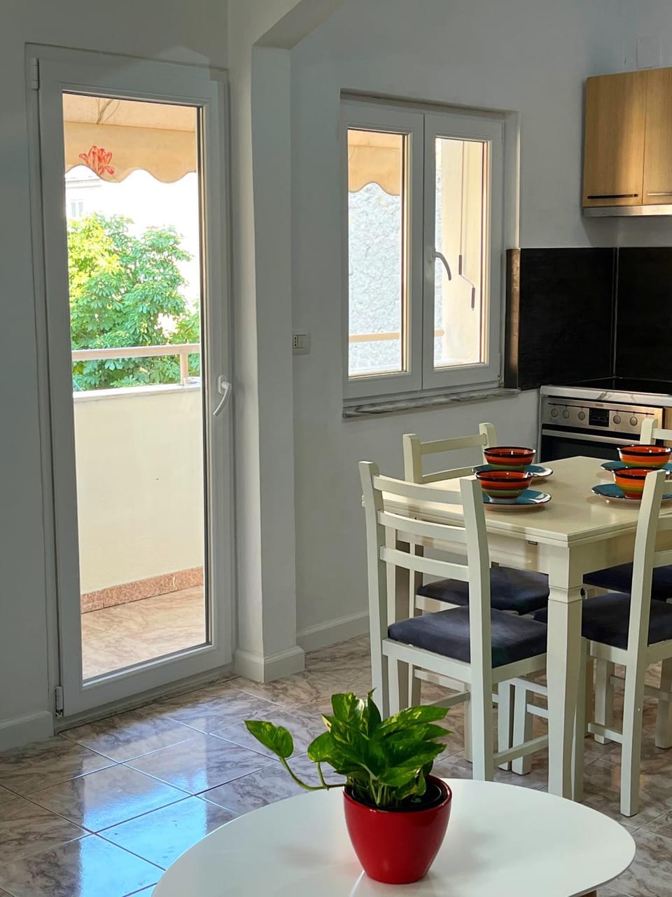 Kitchen or kitchenette, Seating area