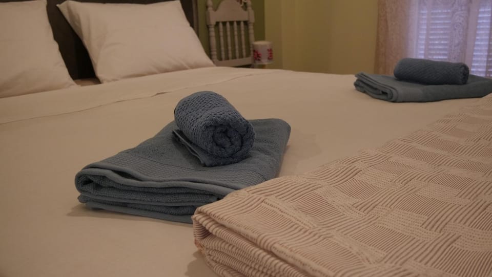 Bedroom, towels