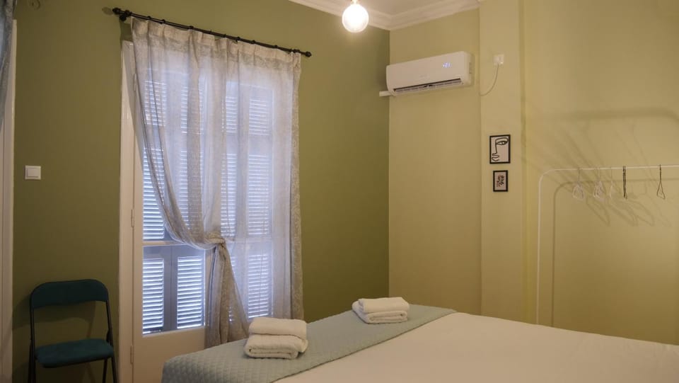 Bedroom, air conditioner