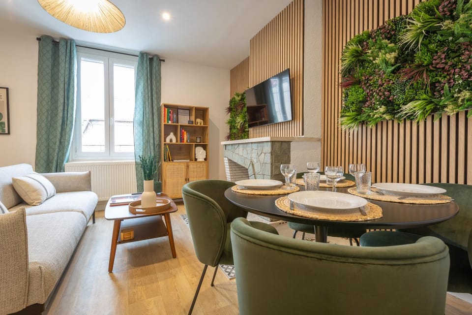Library, TV and multimedia, Living room, Seating area, Dining area