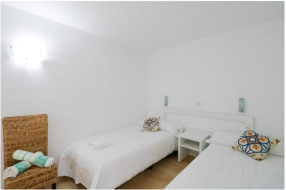 Bed, Photo of the whole room