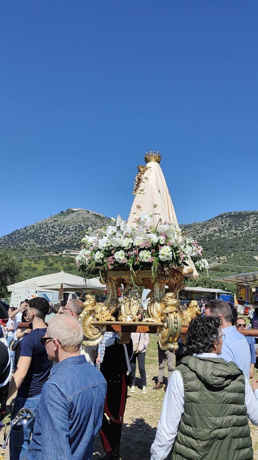 Nearby landmark, Natural landscape