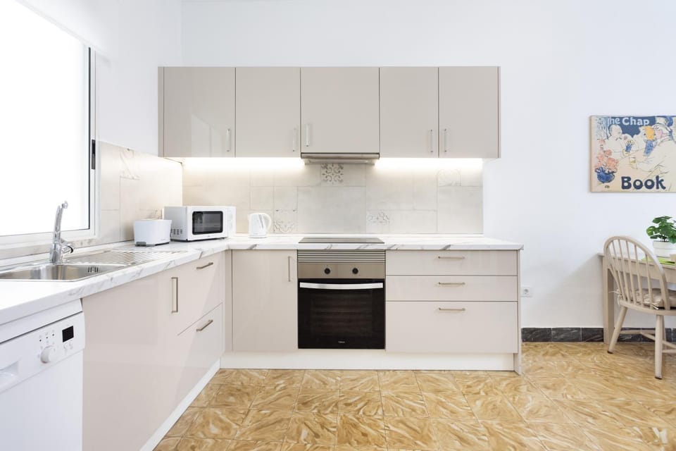 Kitchen or kitchenette, toaster