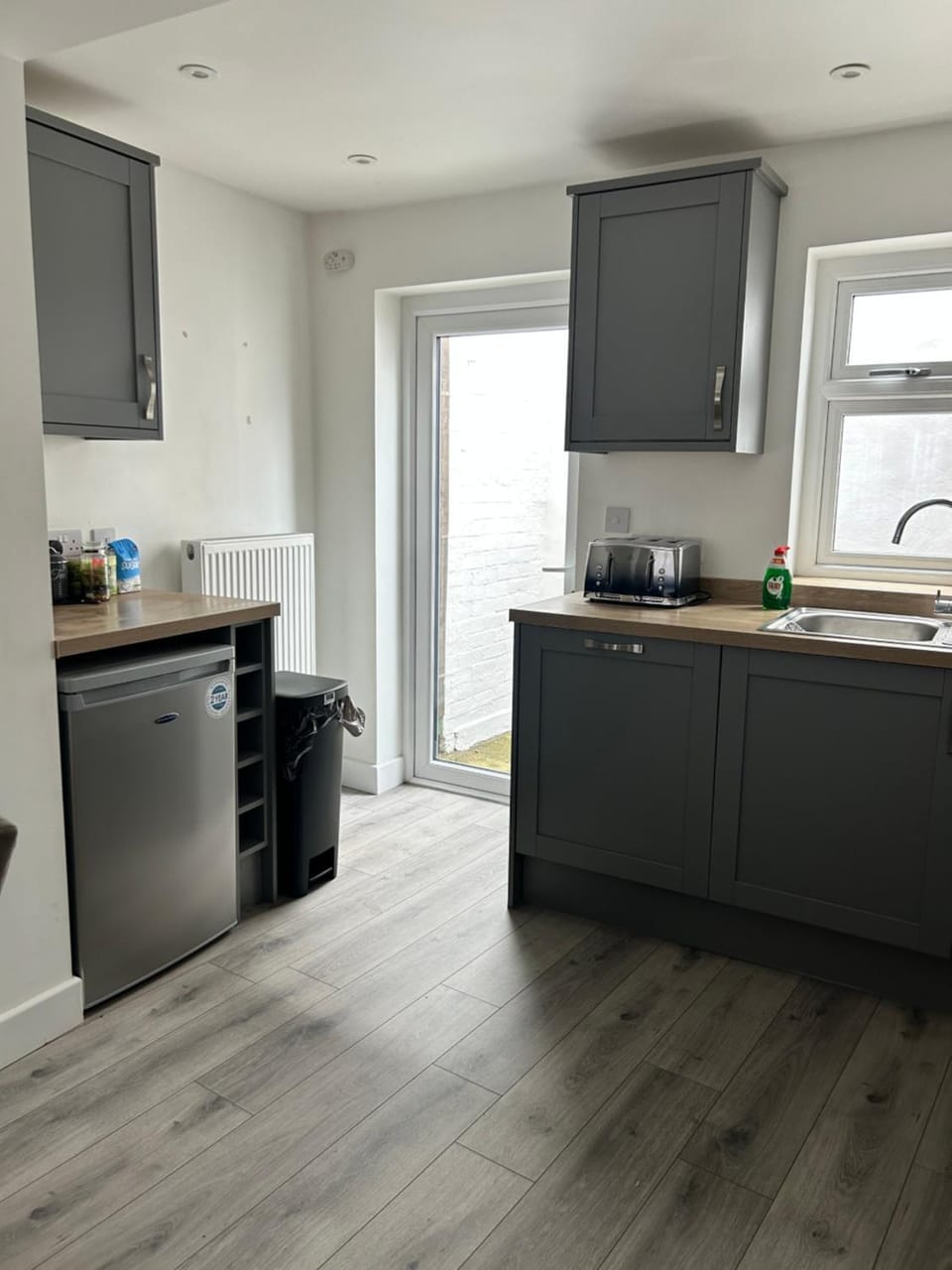 Kitchen or kitchenette, dishwasher