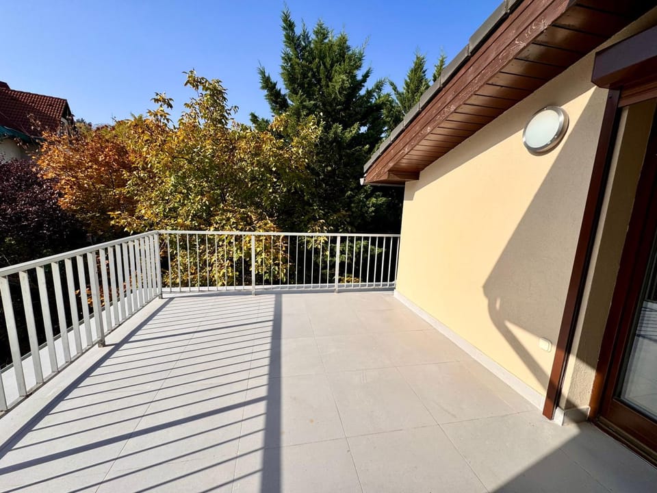 Property building, Day, View (from property/room), Balcony/Terrace