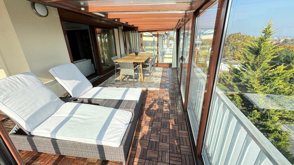 Day, Natural landscape, View (from property/room), Balcony/Terrace, Balcony/Terrace, Living room, Seating area, Dining area