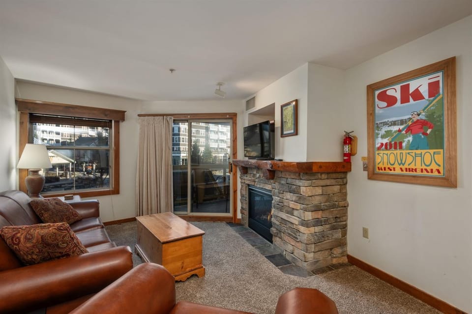 RF 219 Ski-InOut Hot Tub & Garage Sleeps 4 Apartment in Snowshoe