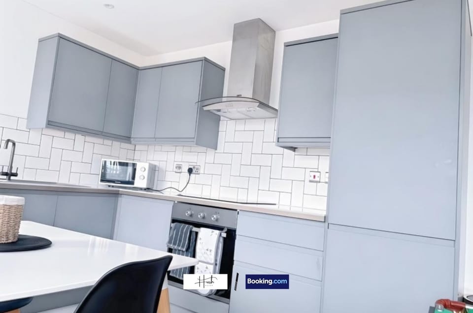 Kitchen or kitchenette, Dining area, oven, stove