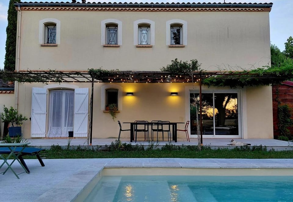 Property building, Balcony/Terrace, Swimming pool