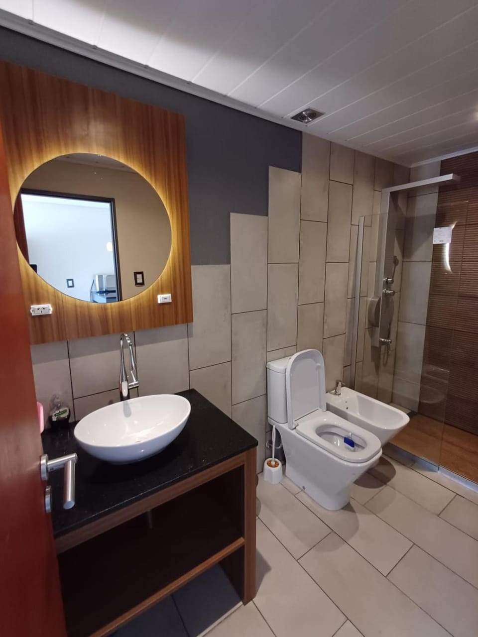 Shower, Toilet, Bathroom, bidet, towels
