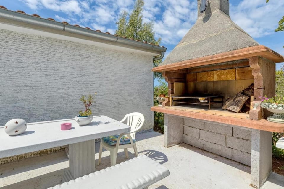 Patio, BBQ facilities, Dining area