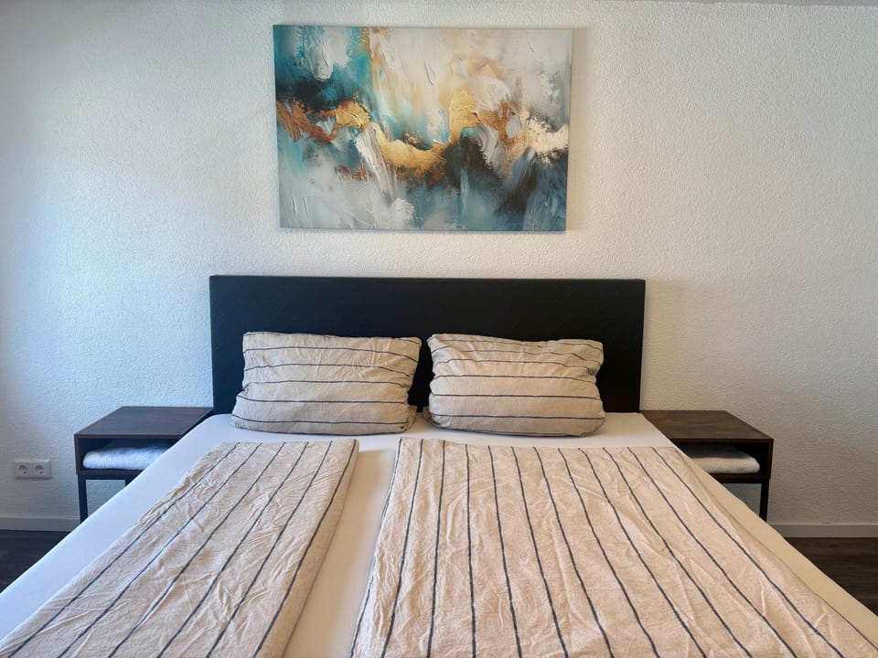 Photo of the whole room, Bedroom