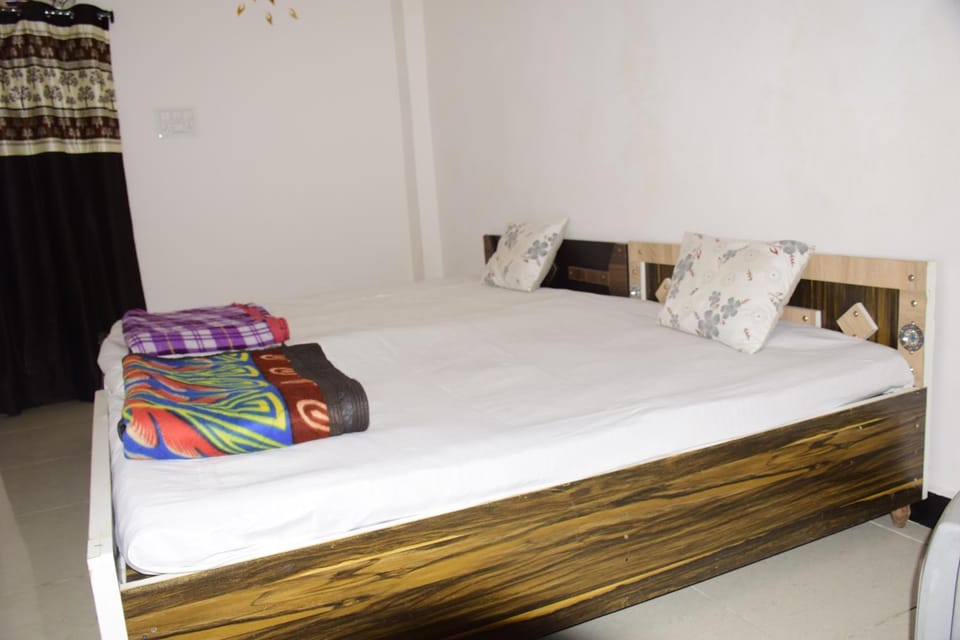 Gurudham Guest house Bed and Breakfast in India