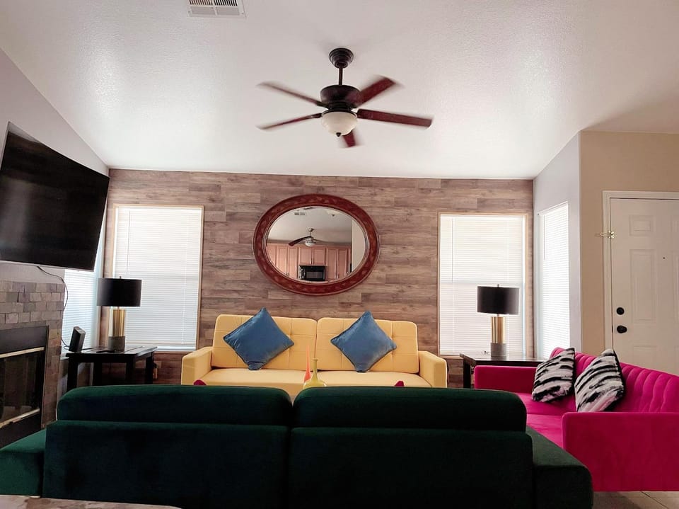 Pet-friendly, Vibrant Oasis - Colorful Retreat near Summerlin House in Summerlin